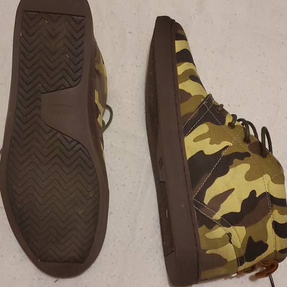 Used but great condition Levi sneakers - Picture 3 of 4